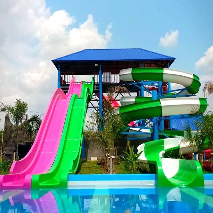 Eco-vriendelijke glazen glijbaan perfect voor zwembad uitgangen in waterparken en resorts