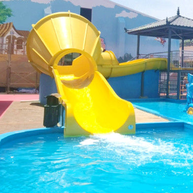 Hoge duurzaamheid Kleine waterglijbaan voor 2 kinderen 3-15 jaar oud