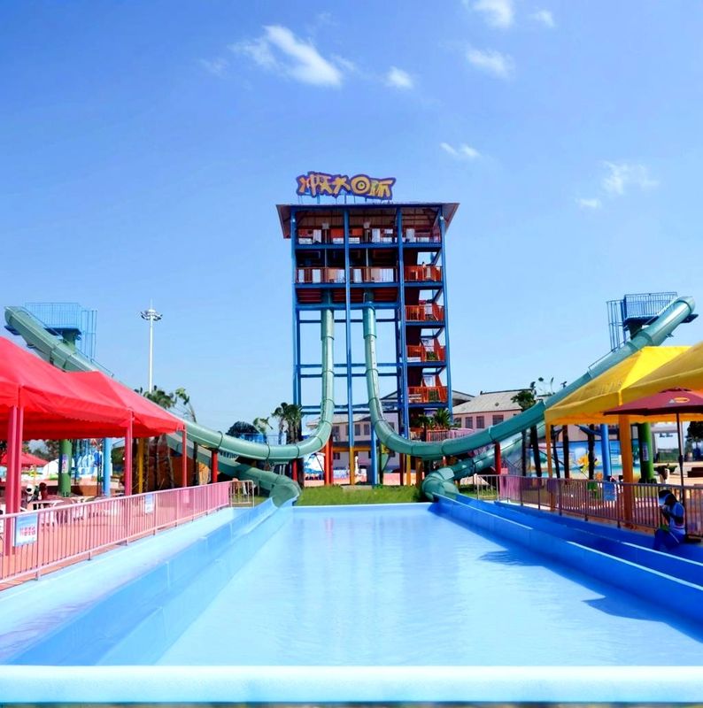 Splash Pool Aqua Park Glijbaan Ultieme water ervaring voor 12 jaar en ouder